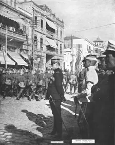 Les allies a Salonique; defile a travers la ville des premiers regiments Italiens 1916. Creator: Unknown