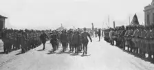 Les allies a Salonique; L'arrivee des italiens 1916. Creator: Unknown