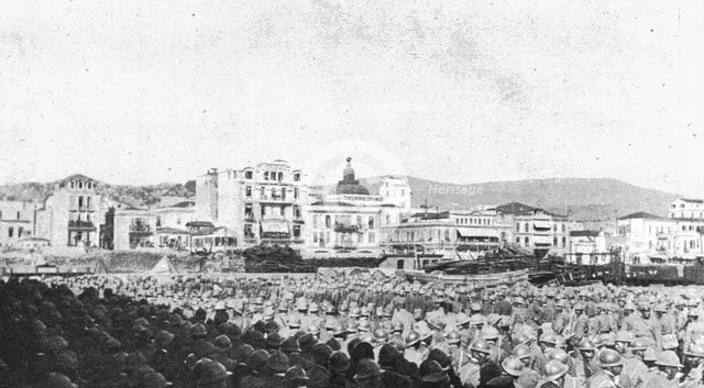 'Les allies a Salonique; L'arrivee des italiens: les troupes italiennes massees sur le mole', 191 Creator: Unknown.