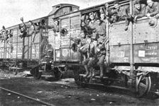 Les Americains en Ligne; En route pour le front 1917. Creator: Unknown