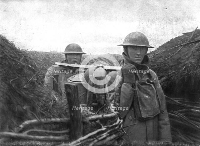 'Les Americains en Ligne; La corvee de soupe', 1917. Creator: Unknown.