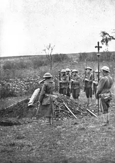 Les Americains en Ligne; Le dernier salut du clairon 1917. Creator: Unknown