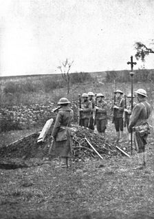 Les Americains en Ligne; Le dernier salut du clairon 1917. Creator: Unknown