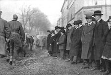Les Americains en terre allemande; Quelques physionomies d'Allemands assistant a l'entrée..., 1918. Creator: Signal Corps ASF