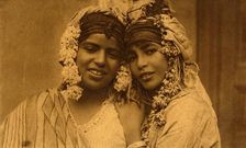 Les amies c1918-c1939. Creator: Unknown