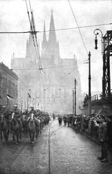 Les Anglais sur le Rhin; A Cologne, Le defile de la cavalerie britannique a Cologne..., 1918. Creator: Jean Clair-Guyot