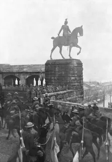 Les Anglais sur le Rhin; "La meprisable petite armee" anglaise franchit le Rhin le 12 decembre 1918 Creator: Jean Clair-Guyot