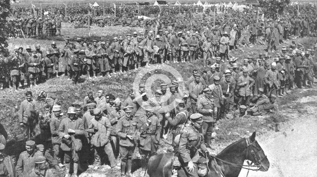 ''Les Britanniques au Nord de la Somme... 1918. Creator: Unknown.