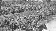 'Les Britanniques au Nord de la Somme... 1918. Creator: Unknown