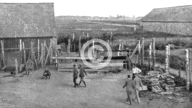 'Les camps de represailles; Deux aspects de la cour de 30 metres de cote que les officiers..., 1916. Creator: Unknown.