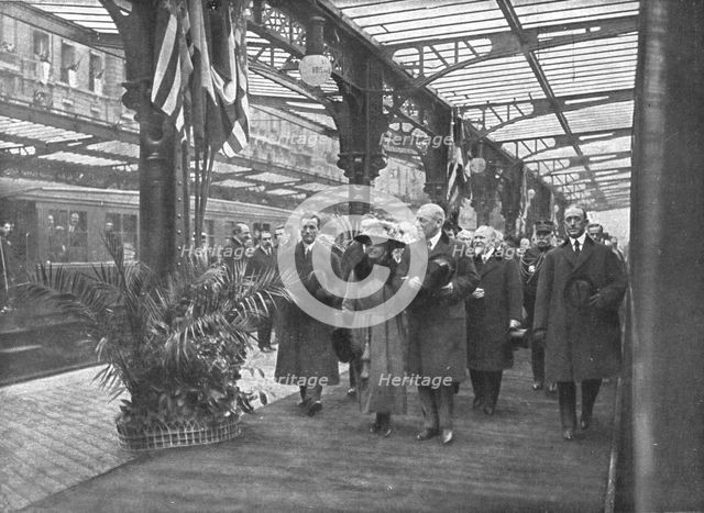 'Les chefs d'etat Allies a Paris; A la gare du Bois de Boulogne, le 14 decembre 1918...', 1918. Creator: Unknown.