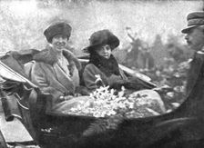 Les chefs d'etat Allies a Paris; L'arrivee des souverains belges, le 5 decembre: la reine..., 1918. Creator: Unknown