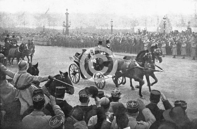 'Les chefs d'etat Allies a Paris; La victoria du roi des Belges et du president de la Repub..., 1918 Creator: Unknown.