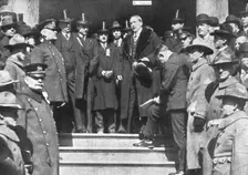 Les collaborateurs du president Wilson; La receptiona l'Hotelde Ville de New-York de M.J.W..., 1917 Creator: Unknown