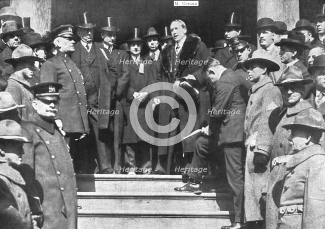 'Les collaborateurs du president Wilson; La receptiona l'Hotelde Ville de New-York de M.J.W..., 1917 Creator: Unknown.