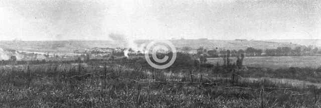 ''Les combats au Nord de la Somme; Bombardement de Curlu, quelques instants avant l'attaque', 1916. Creator: Unknown.