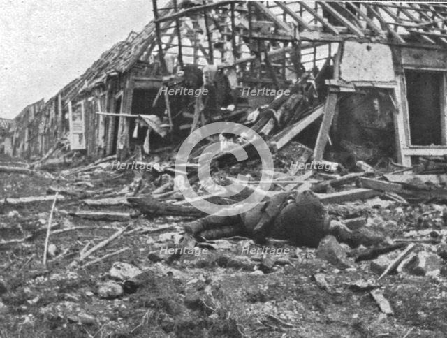''Les combats au Nord de la Somme; Dans les ruines de Curlu', 1916. Creator: Unknown.