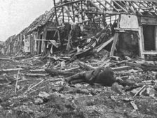 'Les combats au Nord de la Somme; Dans les ruines de Curlu 1916. Creator: Unknown