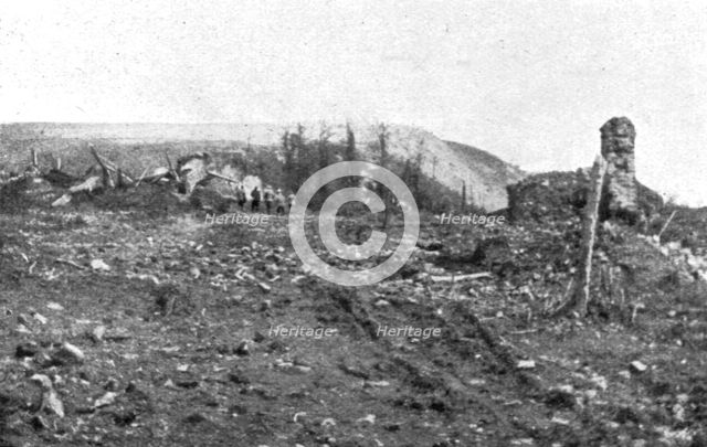 ''Les combats au Nord de la Somme; Le "chapeau de gendarme" vu du moulin de Fargny', 1916. Creator: Unknown.
