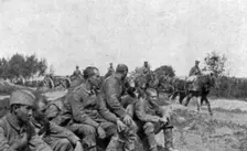 Les combats au Nord de la Somme; Prisonniers faits a Hardecourt, le 8 juillet: sur la route...,1916 Creator: Unknown