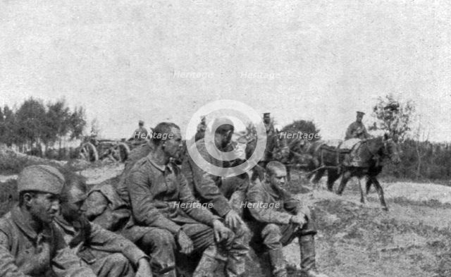 'Les combats au Nord de la Somme; Prisonniers faits a Hardecourt, le 8 juillet: sur la route...,1916 Creator: Unknown.