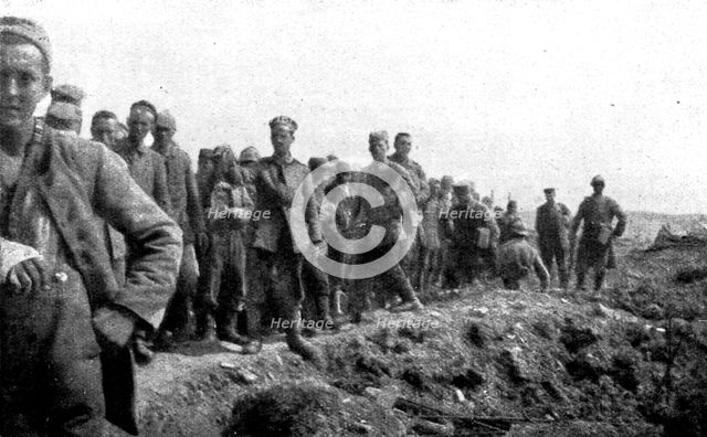 'Les combats de Douaumont; Prisonniers allemands amenes au poste de commandement..., 1916. Creator: Unknown.