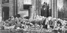 'Les Combats Devant Soissons; a l'interior de la cathedrale 1915. Creator: Unknown