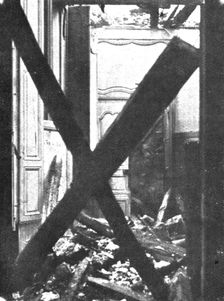 'Les Combats Devant Soissons; L'interieur du Palais 1915. Creator: Unknown