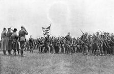Les combattants de l'Amerique; Un des premiers regiments Americains engages, le 18th..., 1917. Creator: Unknown