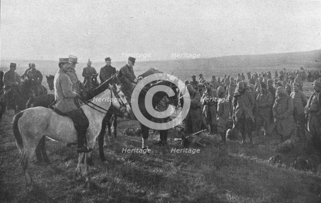 'Les defenses de Salonique inspectees par le general Sarrail; les felicitations du general..., 1916. Creator: Hubert Jacques.