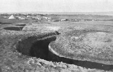 Les defenses de Salonique inspectees par le general Sarrail; une des lignes de tranchees..., 1916. Creator: Hubert Jacques