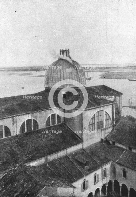 'Les destructions de monuments a Venise; Coupole de l'eglise San-Pietro di Castello', 1916. Creator: Unknown.