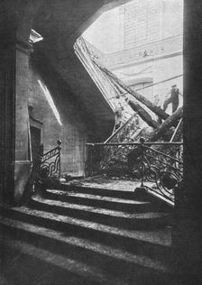 Les destructions de monuments a Venise et a Reims; L'Hotel-Dieu de Reims 1916. Creator: Unknown
