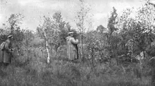Les dernieres victoires Russes; Une attaque russe: les soldats marchent a l'ennemi, a peine courpes Creator: Unknown