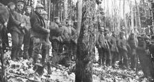 Les derniers combats de l'Hartmannswillerkopf; prisonniers allemands faits..., 1916. Creator: Unknown