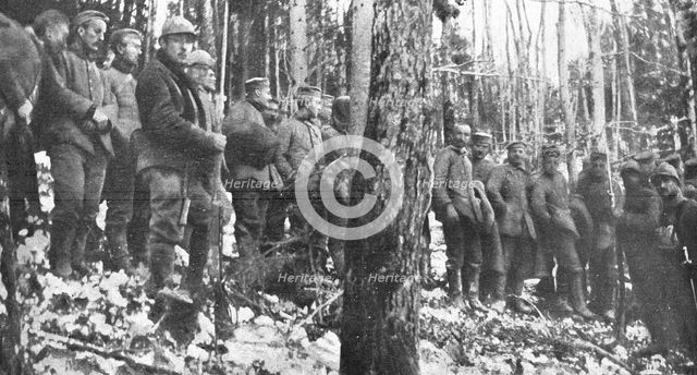 'Les derniers combats de l'Hartmannswillerkopf; prisonniers allemands faits..., 1916. Creator: Unknown.