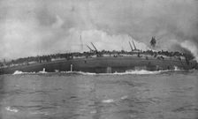 Les derniers instants du "Blucher" ; cette photographie, unique dans les annales... 1915 (1924). Creator: Unknown