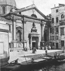 Les Deux eglises venitiennes atteintes par les bombes des aviateurs autrichiens 1916. Creator: Unknown