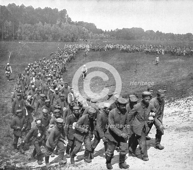 'Les "Douceurs" de la captivite; convoi de prisonniers en marche vers la gare..., 1916 (1924) Creator: Unknown.