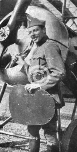 'Les Etats-Unis dans la guerre; Le sergent aviateur americain Norman Prince, tombé..., (1917).  Creator: Unknown.