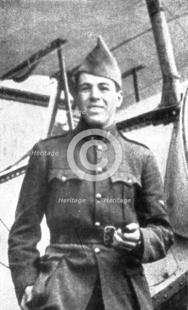 'Les Etats-Unis dans la guerre; Le sergent aviateur americain Victor Chapman, tombe..., (1917).  Creator: Unknown.