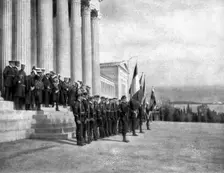 Les Evenements de Grece; A Athenes, le 27 janvier 1917, la ceremonie de reparation pour..., 1917. Creator: Unknown