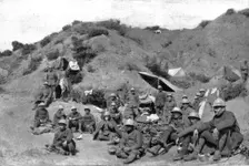 Les Evenements de Grece; L'armee nationale hellene: soldats venizelistes du front d'Orient...,1917. Creator: Unknown