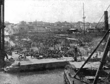 Les Evenements de Grece; Le 12 juin 1917, a 17 heures: la cavalerie et le materiel debarques...1917 Creator: Unknown