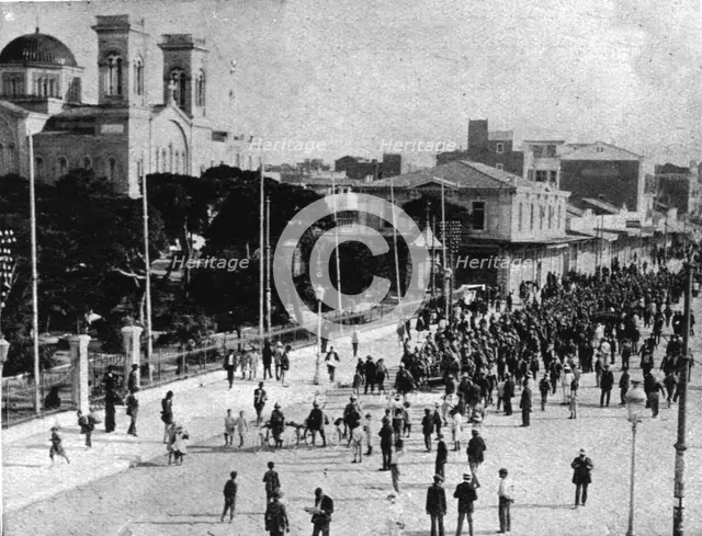 'Les Evenements de Grece; Le 13 juin: nos detachements d'infanterie dans les rues du Piree..., 1917. Creator: Unknown.