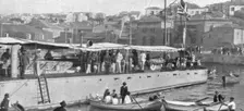 Les Evenements de Grece; Le 27 juin, venant de Salonique, M.Venizelos, vetu de blanc, vu de dos, a Creator: Unknown