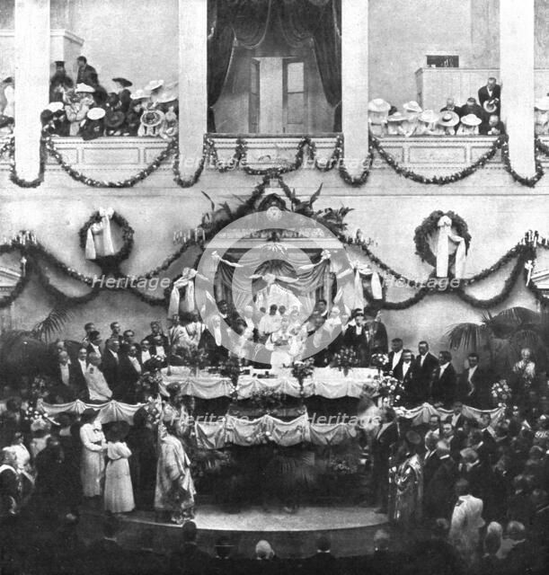 'Les Evenements de Grece; Le 4 aout 1917, apres avoir prete serment sur l'Evangile, le roi..., 1917. Creator: Unknown.