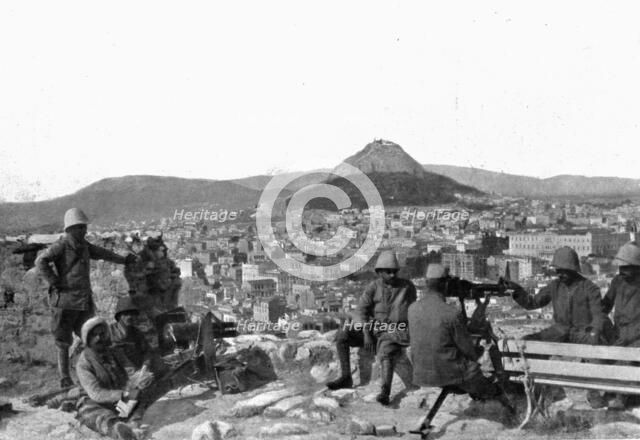 'Les Evenements de Grece; Les 27 et 28 juin, sur l'Acropole: canon de montagne et mitrailleuse en po Creator: Unknown.