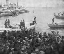 Les evenements de Grece: M. Venizelos a Salonique; sur le quai: l'entrevue du general..., 1916. Creator: Unknown