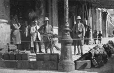 Les Evenements de Grece; Mitrailleuses sur la place de la Concorde et au coin d'une rue 1917. Creator: Unknown